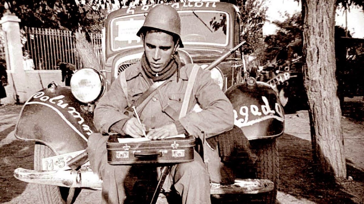 Miliciano de la columna Mangada. Foto Vicente Nieto, 1936. Ministerio de Educación Cultura y Deporte.
