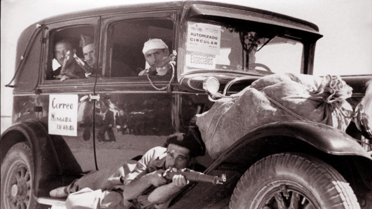 Coche correo de Mangada en Navalperal. Foto Alberto y Segovia. ABC 21/07/1936.