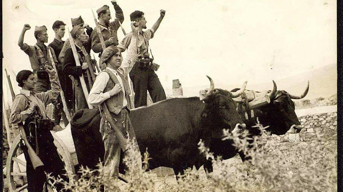 Milicianos en Navalperal. Foto Alberto y Segovia, 1936, Archivos estatales.