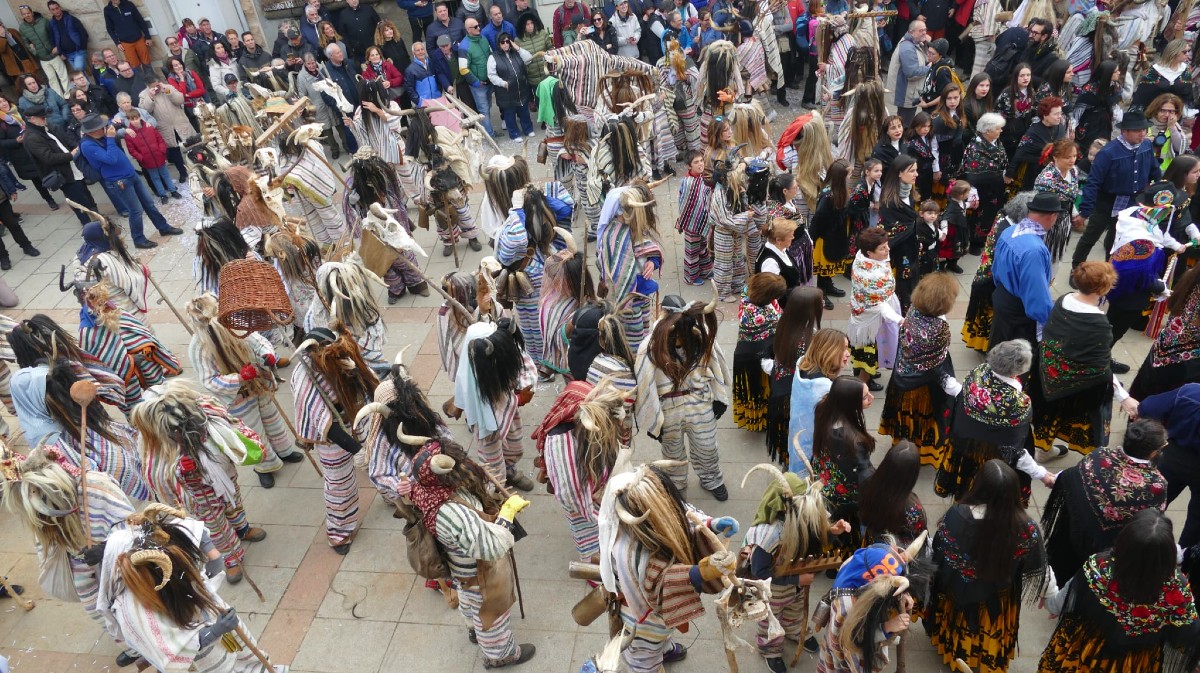Domingo Gordo en Navalosa con los cucurrumachos.