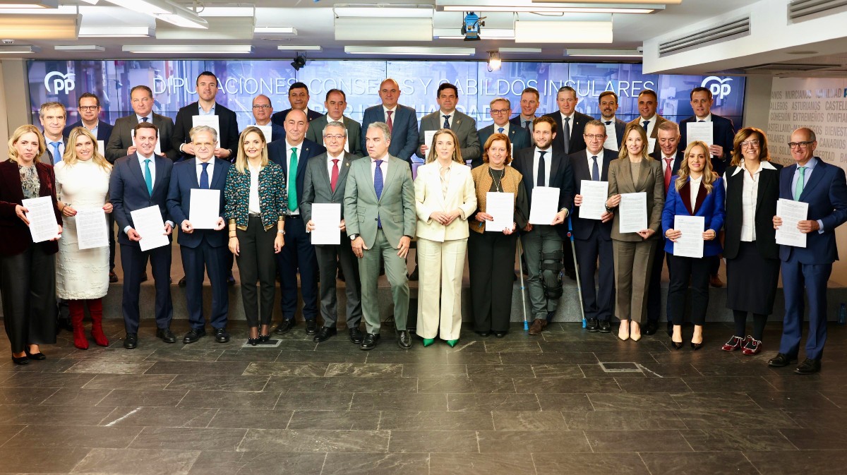 Presidentes de diputaciones del PP firman un manifiesto por la igualdad.