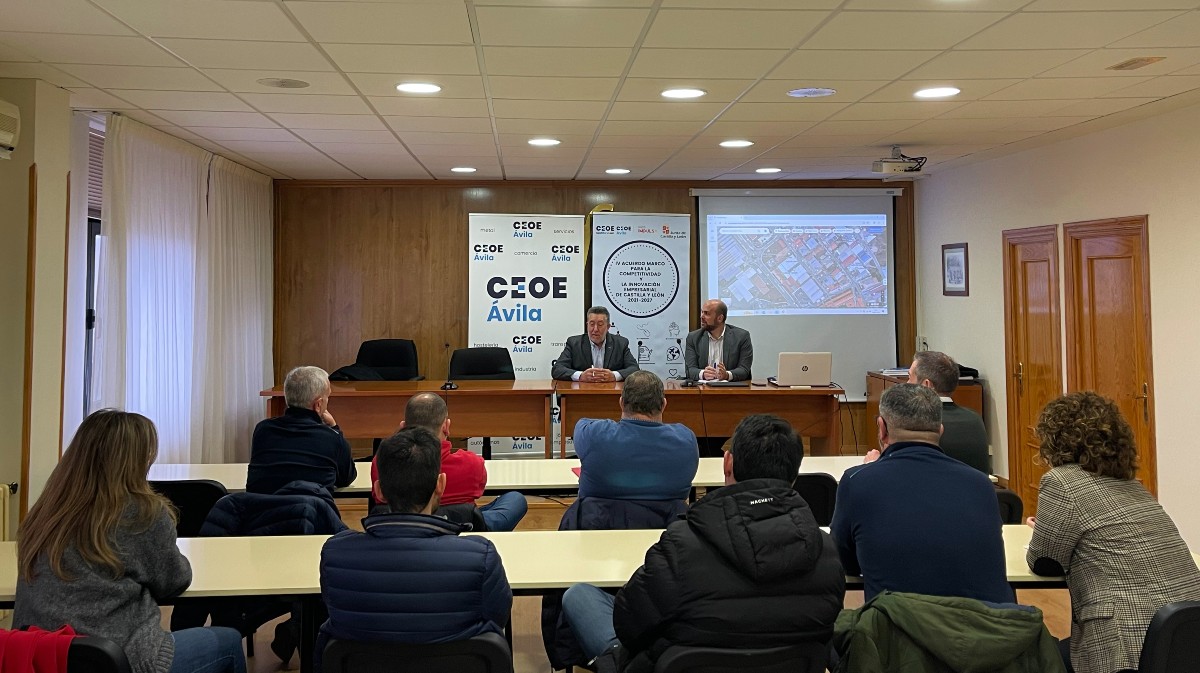 Reuni&oacute;n en CEOE con los empresarios de Las Hervencias.