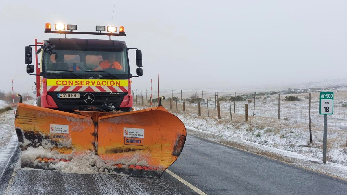Nieve en la carretera AV-941 en la mañana del sábado.