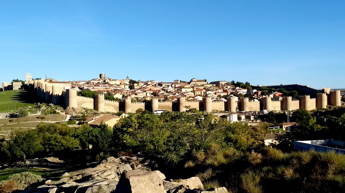 Vista de &Aacute;vila desde los Cuatro Postes.