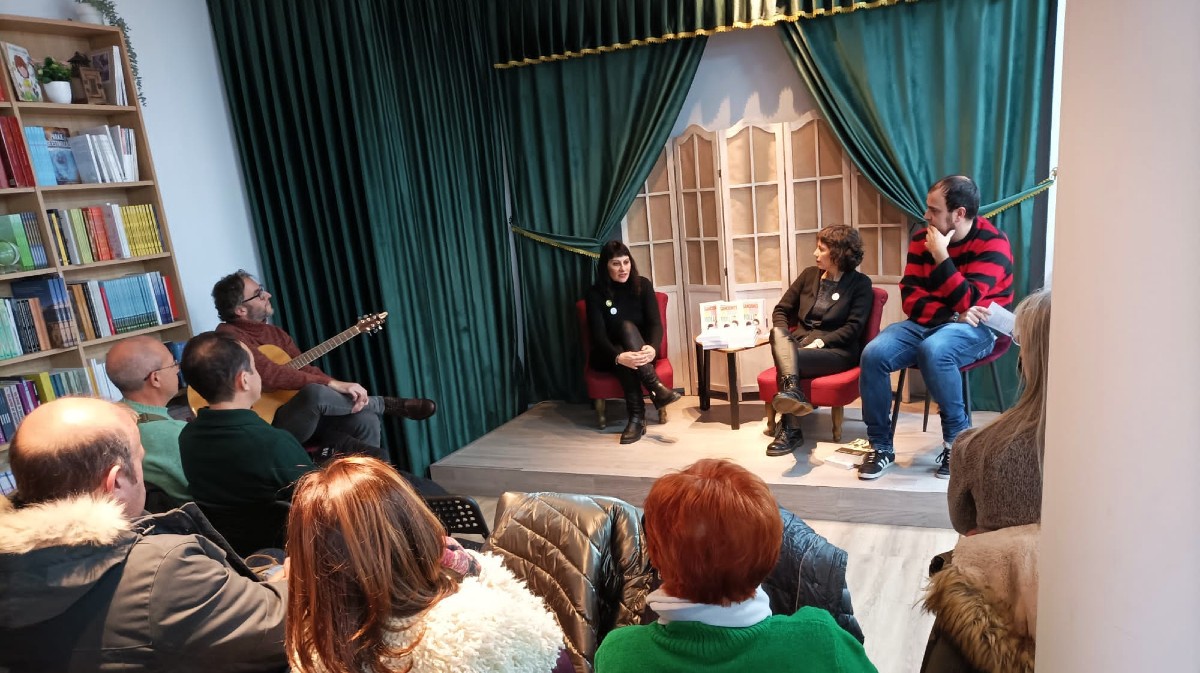 Presentación de ‘Canciones de buen rollo’, de Isabel Jiménez Moya y Carolina Prada  en el ciclo ‘Letras musicales’ el 19 de enero.