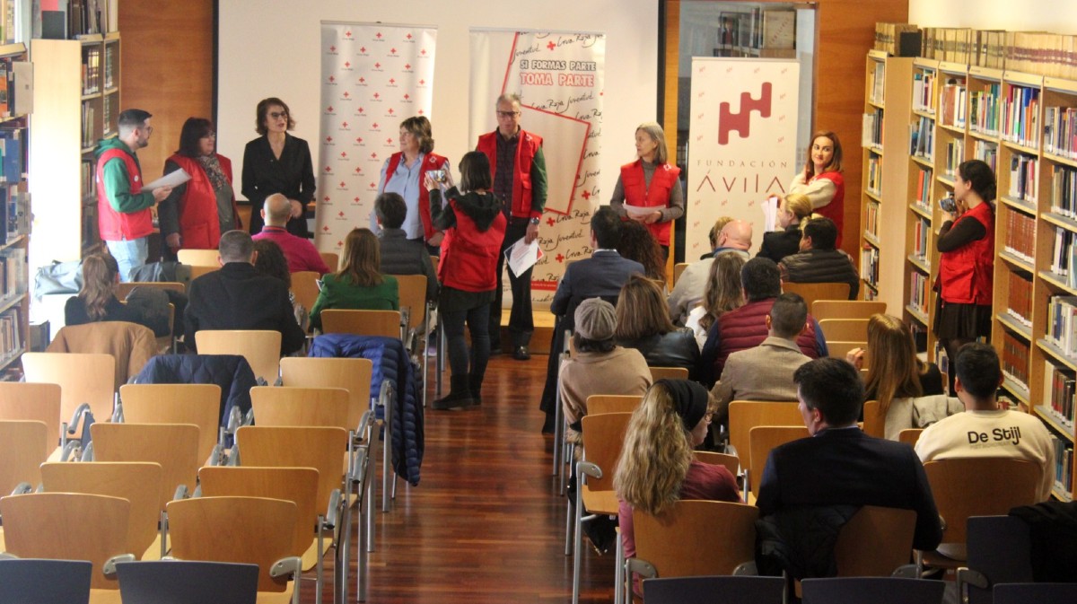 Entrega de reconocimientos de Cruz Roja por la campaña de juguetes.