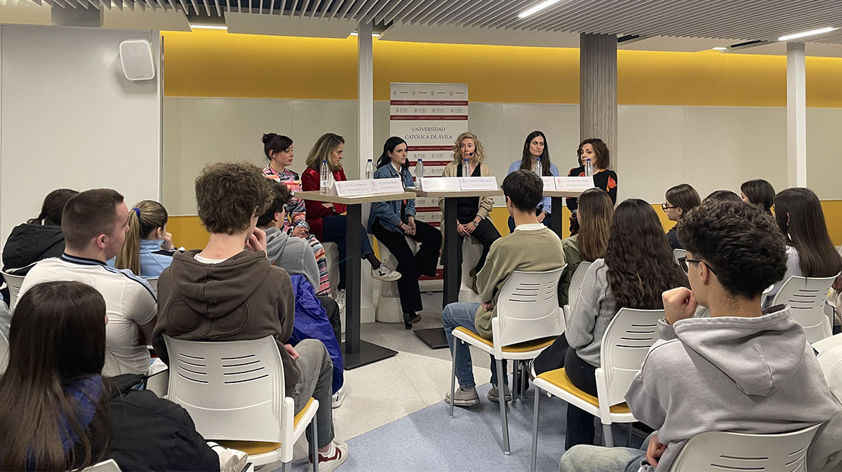Profesoras de la UCAV en el colegio Milagrosa-Las Nieves