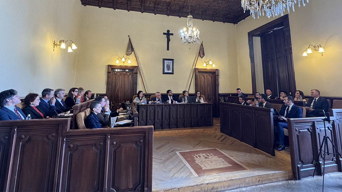 Celebración del pleno de febrero en el Ayuntamiento de Ávila