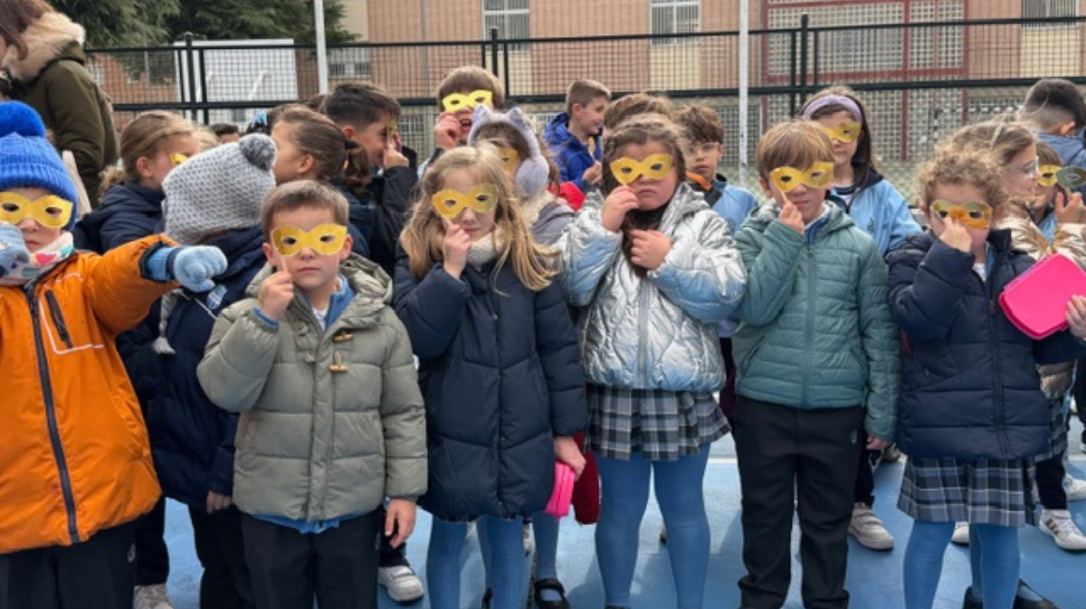 Un lazo humano para visibilizar el apoyo escolar a los niños con cáncer