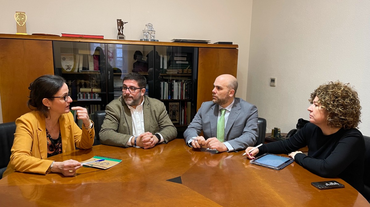 Ayuntamiento de Ávila y CEOE hablan de proyectos sin precisar cuales