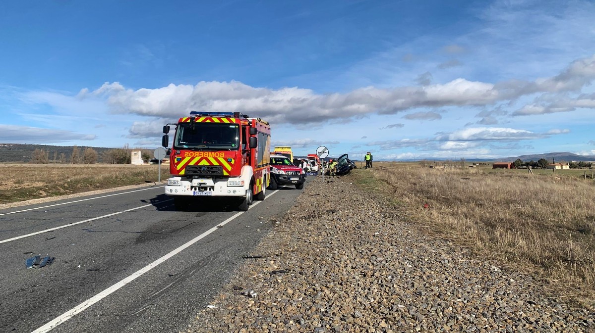 FOTOS | Un accidente con atrapados en la N-110 provoca tres heridos