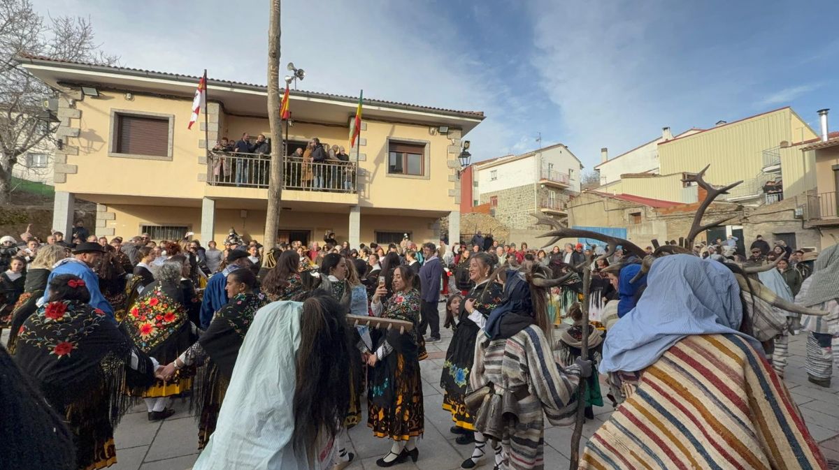 FOTOS | Las mujeres protagonizan este año los cucurrumachos en Navalosa