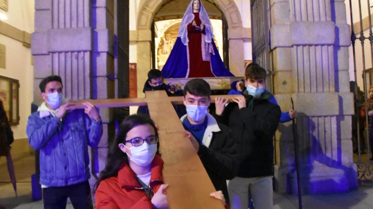 La Cruz Diocesana de los Jóvenes Cofrades se une a la procesión del Resucitado