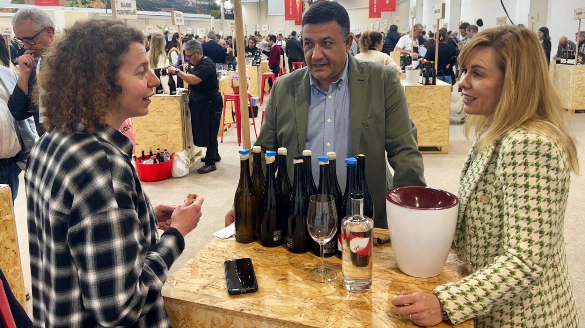 El presidente de la Diputaci&oacute;n en la Barcelona Wine Week.