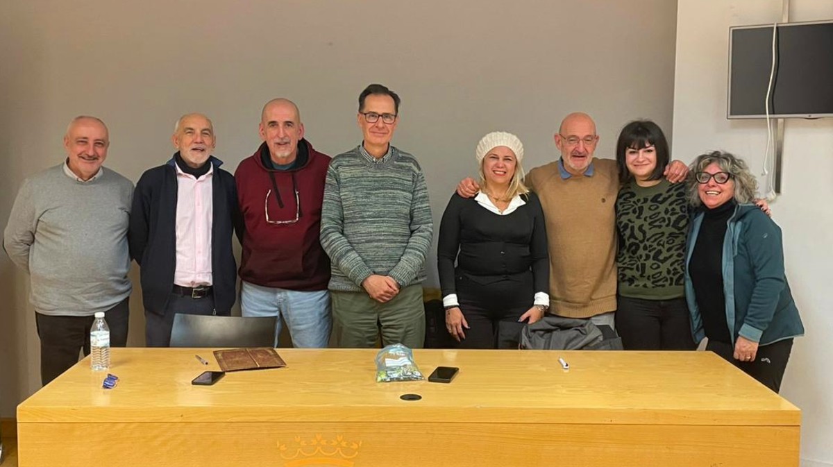 Asamblea de La Sombra del Cipr&eacute;s: Crist&oacute;bal Medina, Julio Collado, Julio Veredas, Juan Jos&eacute; Severo, Edith Mendoza, Guillermo Buenadicha, Patricia Vallejo y Ana Pose.