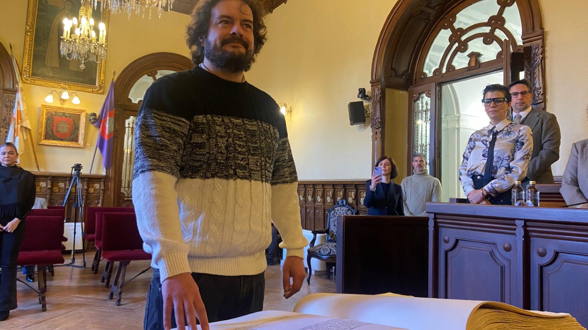 VÍDEO | Víctor Sánchez Yonte promete como concejal del PSOE en sustitución de Barral