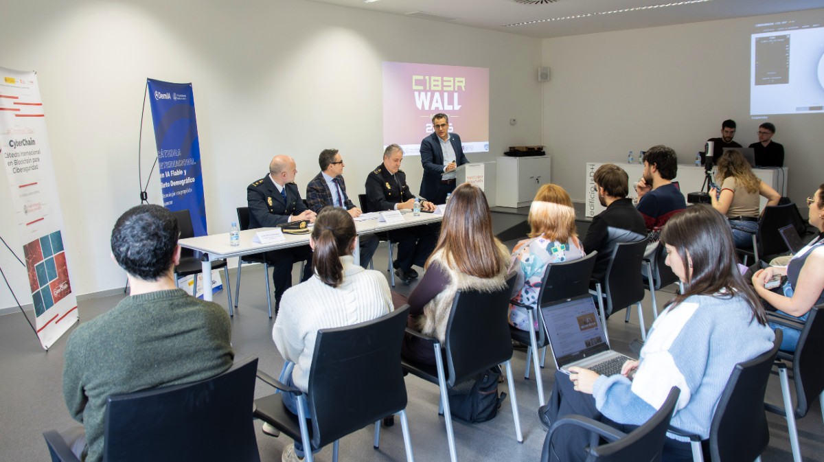 Presentaci&oacute;n de 'C1b3rWall Academy 2026'.