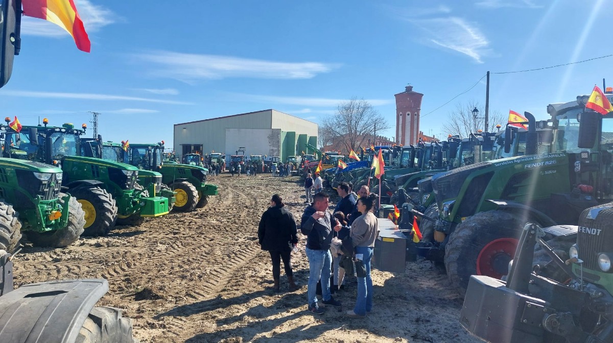 FOTOS | Tractorada festiva en Palagüinos