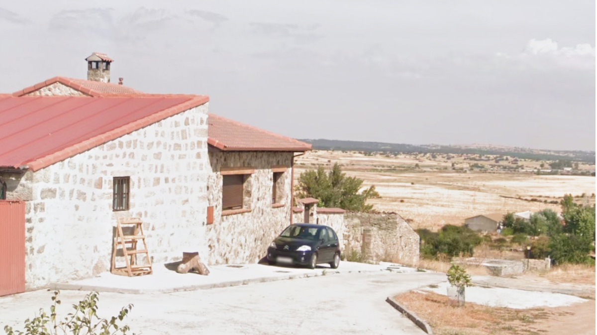 Camino de Tornadizos, en el barrio de Bernuy Salinero