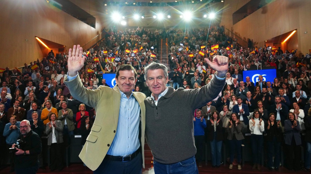 Ma&ntilde;ueco y Feij&oacute;o en el mitin del PP en &Aacute;vila.