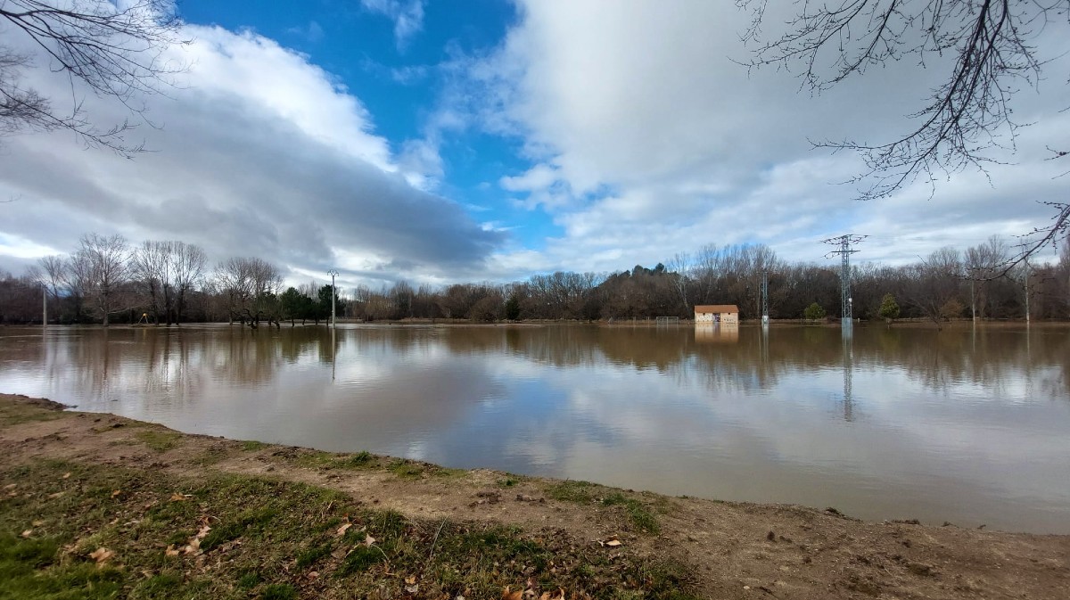 Inundaci&oacute;n del parque de El Soto, con la pista de atletismo debajo.