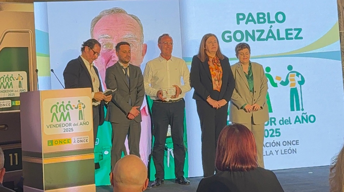 Pablo Gonz&aacute;lez en el centro de la imagen