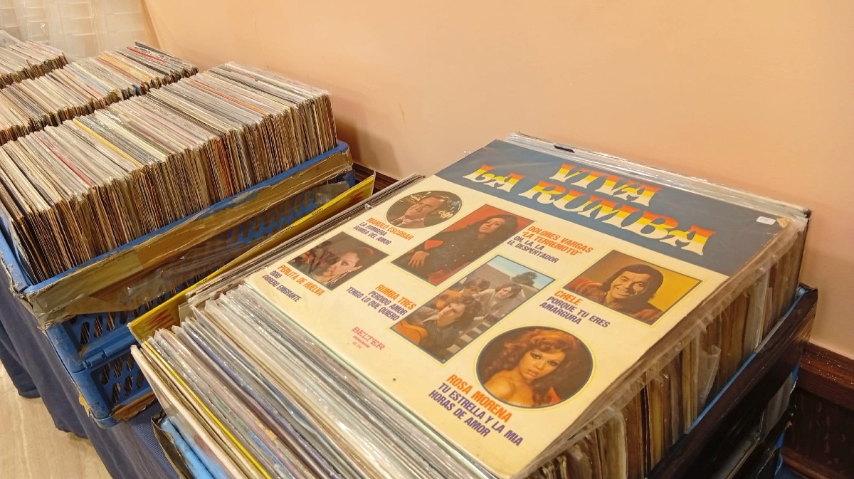 Feria del disco en &Aacute;vila.