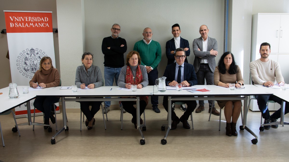 El rector de la USAL con los responsables del campus de Ávila.