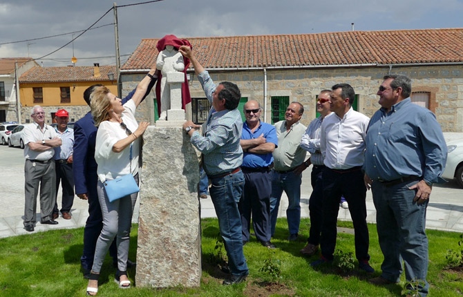 Inauguraci&oacute;n del monumento homenaje a los canteros en Carde&ntilde;osa en 2017.