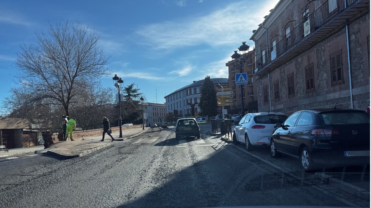Trabajos de asfaltado en la avenida de Madrid