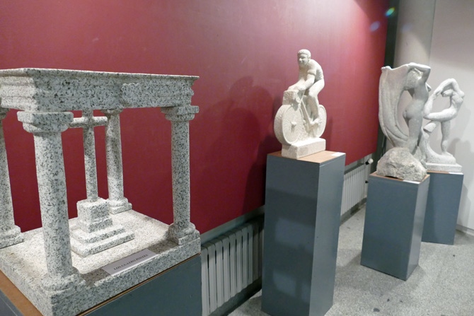 Esculturas de M&aacute;ximo Velayos.