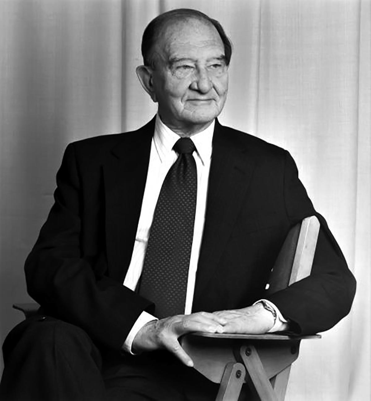 8. Retrato de Nicol&aacute;s S&aacute;nchez-Albornoz, 1996. Centro de la Imagen de Girona.