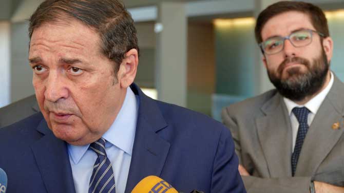 El consejero de Sanidad en la reunión de farmacias celebrada en Ávila.