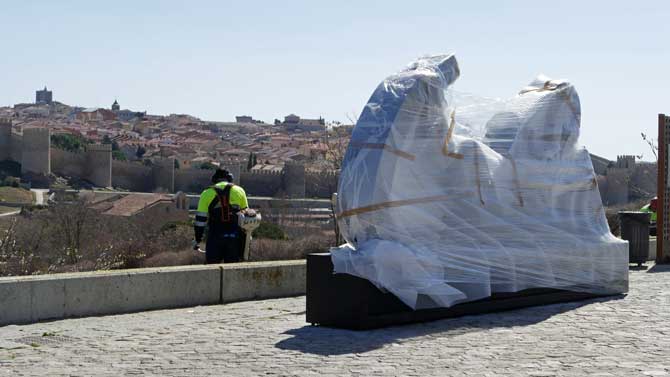 Logotipo de Ávila en los Cuatro Postes.