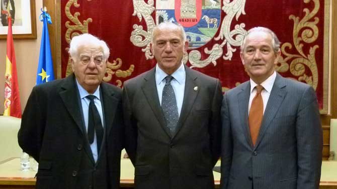 Daniel de Fernando (izquierda( con otros presidentes de la Diputación en 2014.