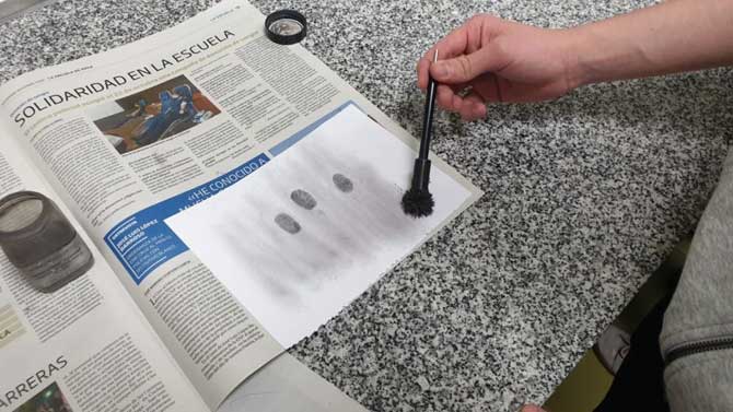 Alumnos de programas de Bachillerato de la UCAV aprenden criminalística.