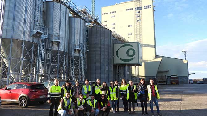 Alumnos de la UCAV en la Cooperativa Cobadu.