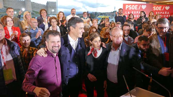 Pedro Sánchez, con Luis Tudanca, Yolanda Vázquez y Jesús Caro.