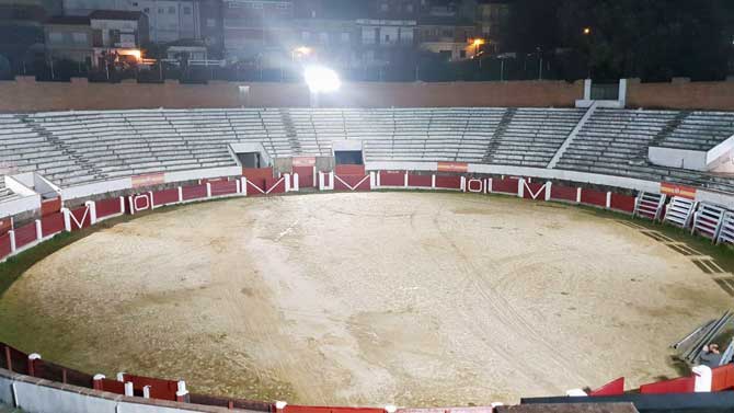 Nueva iluminaci&oacute;n de la plaza de toros de Arenas de San Pedro.