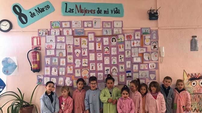 Mural 'La mujer de su vida' en el Colegio San Esteban.