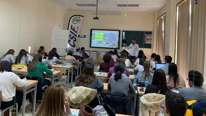 Jornada de CSIF para opositores a maestro.