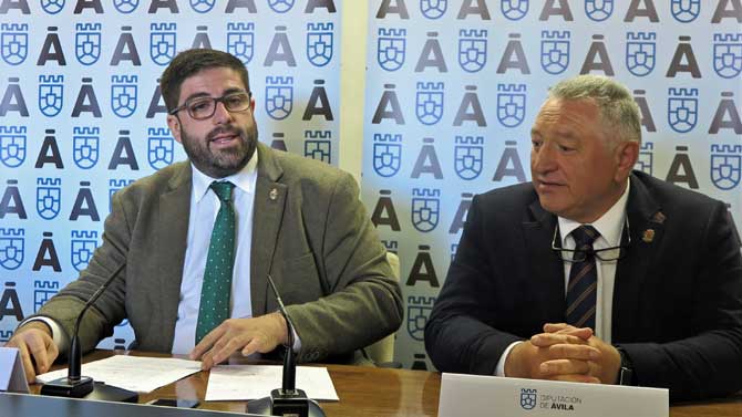 &Aacute;ngel Jim&eacute;nez (derecha) con S&aacute;nchez Cabrera en febrero.