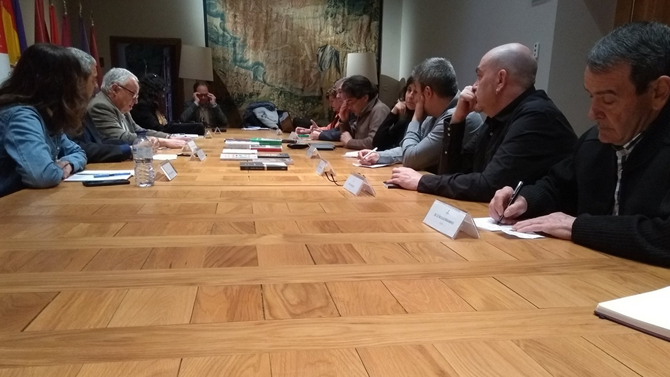 Jurado del Premio de la Crítica de Castilla y León.