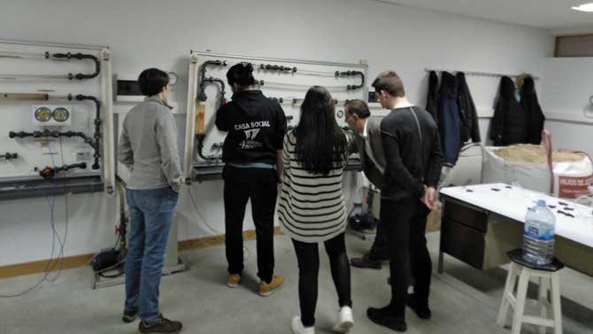 Alumnos del IES Aranguren en la Escuela Politécnica.