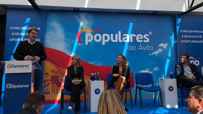 Fernández Mañueco en el Foro de la Familia del PP.