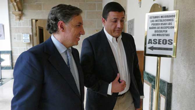 José Ramón García con el presidente del PP, Carlos García, en una imagen de archivo.