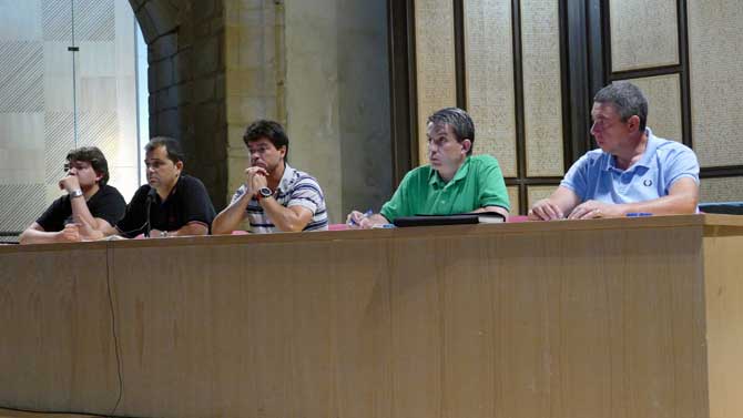 Felipe González (segundo por la derecha) en una imagen de archivo de una asamblea de Nissan.