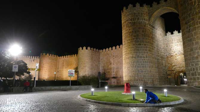 Nueva iluminaci&ograve;n del arco de San Vicente.