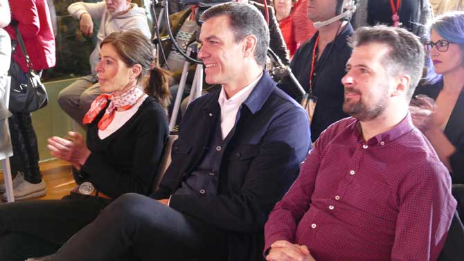 Yolanda Vázquez, Pedro Sánchez y Luis Tudanca.