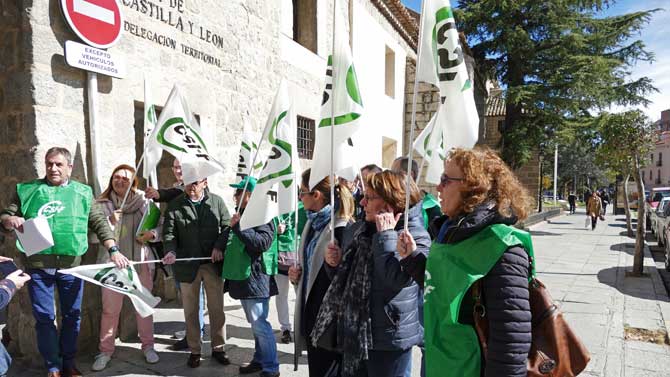 Concentración de CSIF ante la Delegación de la Junta en Ávila.